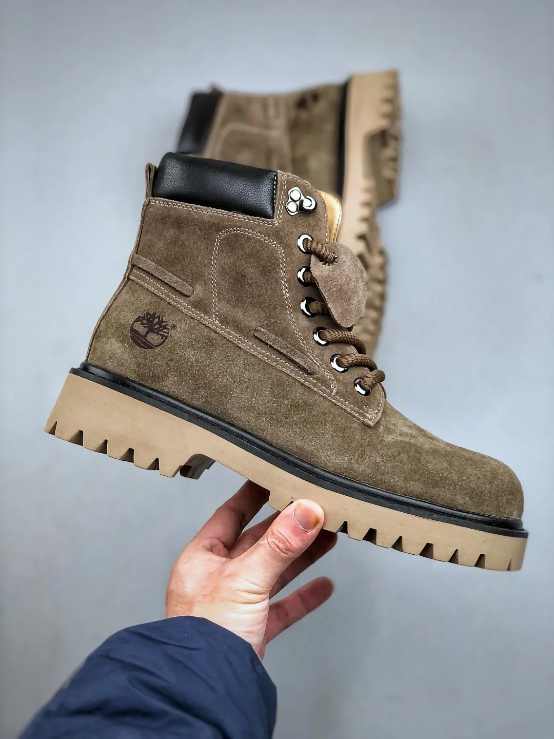 Local pick-up💰560 supports store release. New goods🚀#Timberland Timberland/Timberland New autumn and winter products (plush lining🔥warm and heat-locking) autumn and winter essential outdoor casual rhubarb boots series #Guangdong Dachang quality Original box original packaging Fashion and trend matching The fabric is made of Italian 🇮🇹 top frosted fine-grained cowhide with anti-odor and anti-corrosion genuine leather latex insoles The outsole and hardware are all made from factory raw materials. They are the same as the original Goodyear glue process. Good products do not kill pigs. The quality of the first order is strictly controlled. Exclusively launched on the entire network. The quality is beyond doubt. The full set of official website unified packaging gives you a perfect wearing experience. The quality is exquisite and durable. A must-have for sportsmen. Specializes in not being handsome. High-quality foot feel is first-class. This winter is suitable for outdoor cold protection. Daily casual matching. Size: 38 39 40 41 42 43 44 (leather shoe size)